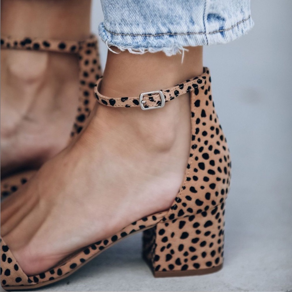 LAST FEW😍 leopard print block heels low - Picture 2 of 8